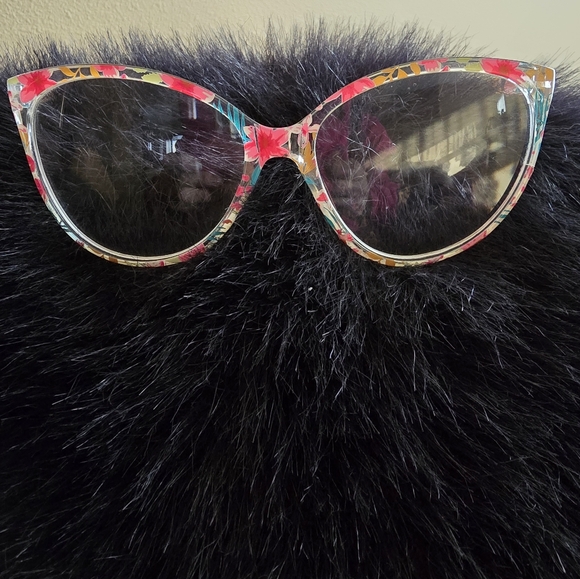 The Nani Tropical Readers - Picture 3 of 3